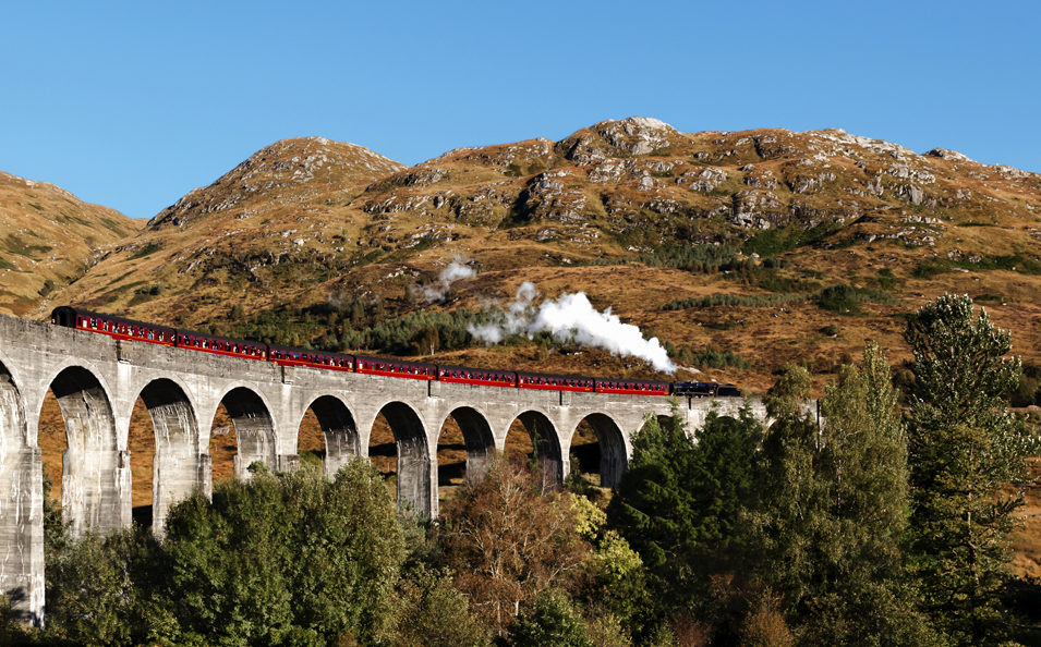 Jacobite Steam Train, Glenfinnan, Schottland Harry Potter Zug, Bahnreisen durch Schottland