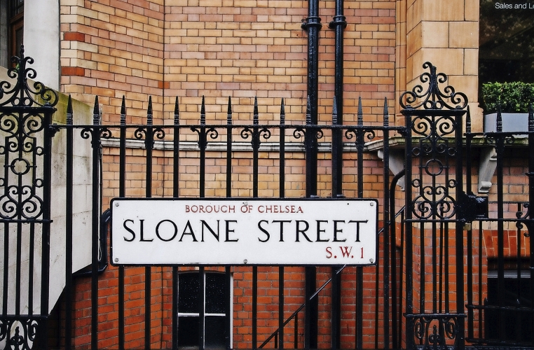 Straßenschild Sloane St London