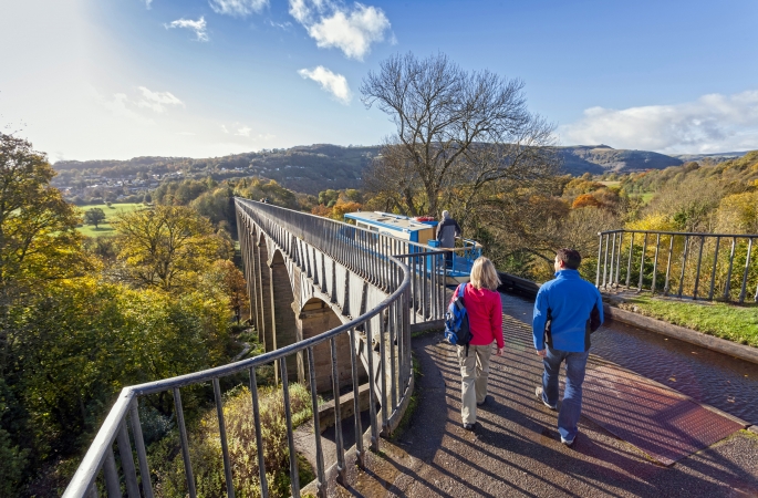 Busreise Im Land des Roten Drachen