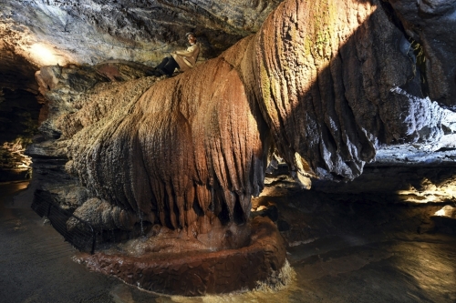 Schauhöhle mit Dinosaurierpark