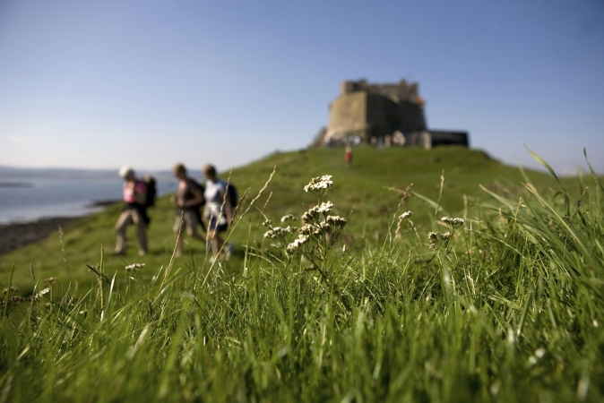 Wandern am Bamburgh Castle, Northumberland, England
