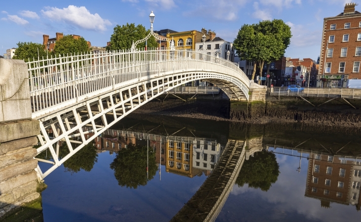 Ha'Penny Bridge, Liffey River, Dublin, Irland