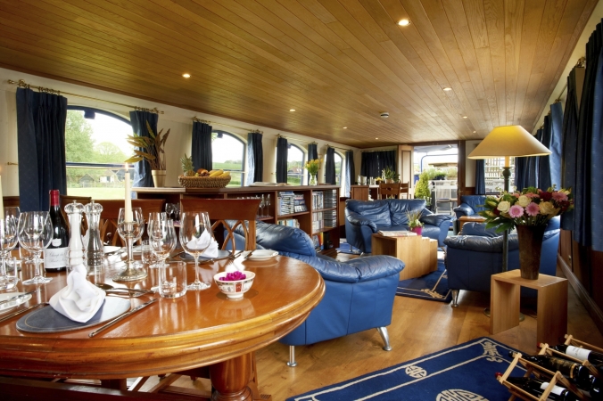 Flusskreuzfahrt auf der Themse in England