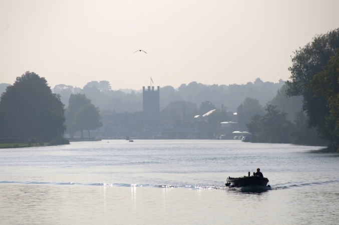 Flusskreuzfahrt auf der Themse in England