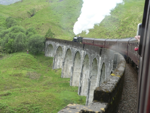 Jacobite Steam Train auf Glenfinnan Viaduct