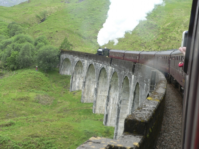 Jacobite Steam Train auf Glenfinnan Viaduct