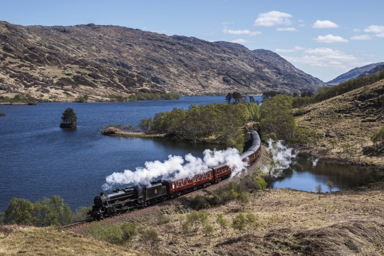 Jacobite Steam Train im schottischen Hochland