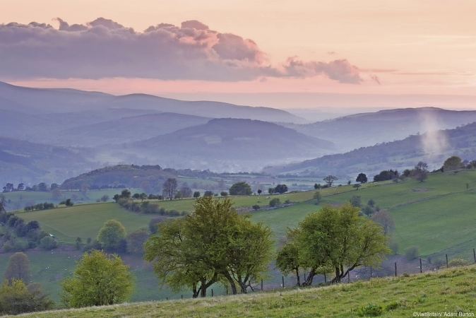 Narrowboat Urlaub in den Brecon Beacons Wales