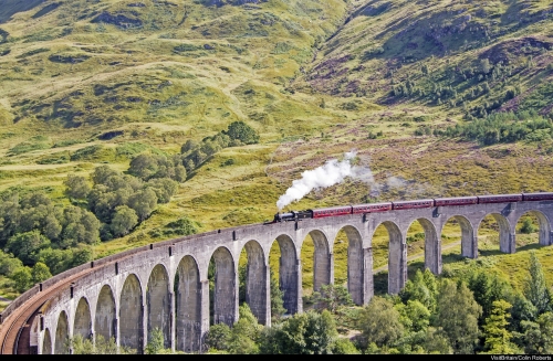Glenfinnan Viaduct Harry Potter Zug